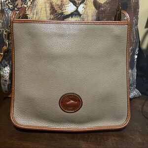VINTAGE DOONEY AND BOURKE SLIM ZIP CROSSBODY TAUPE RARE